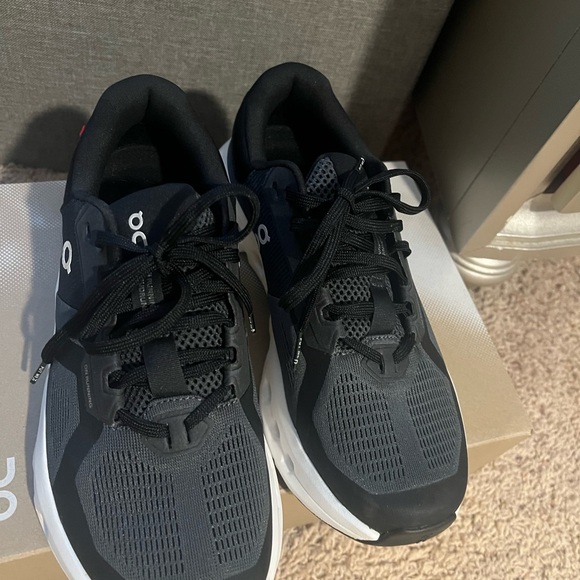 On Cloud Cloud Runners - worn once - Picture 6 of 6